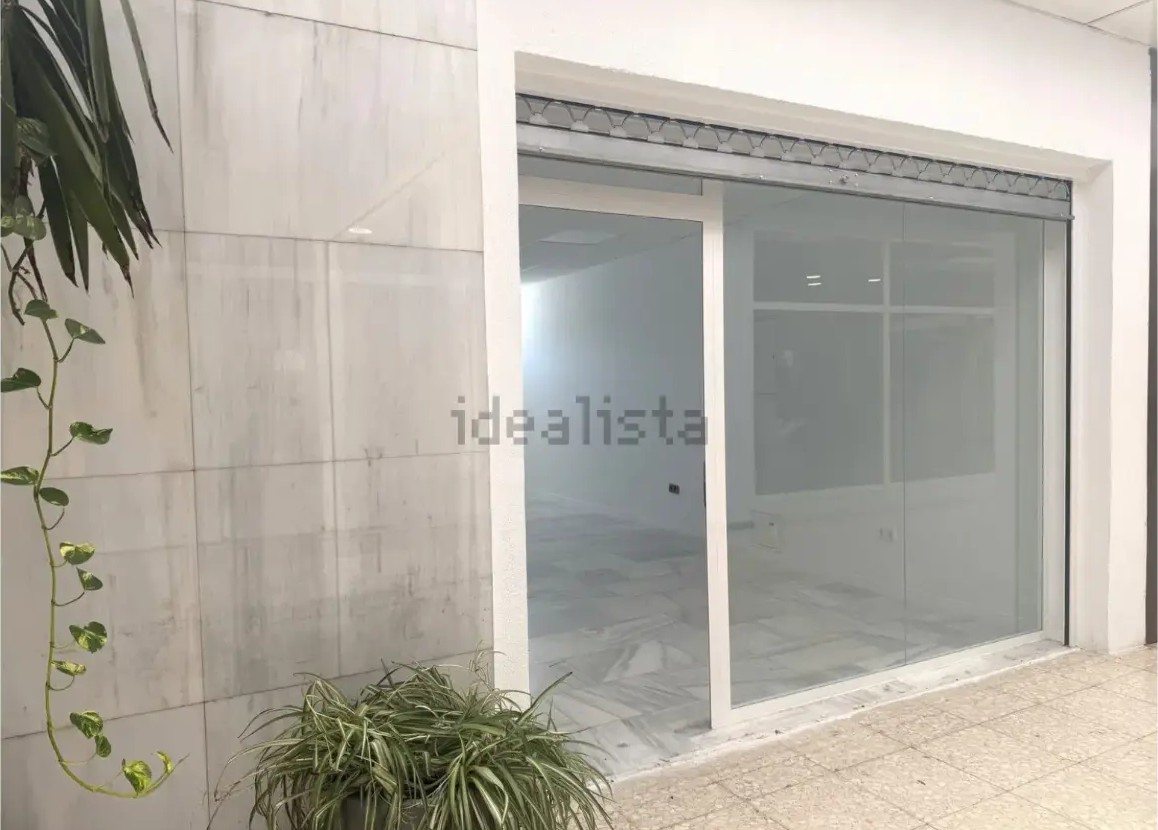 Local comercial reformado en el Centro Comercial La Tortuga - imagen 2