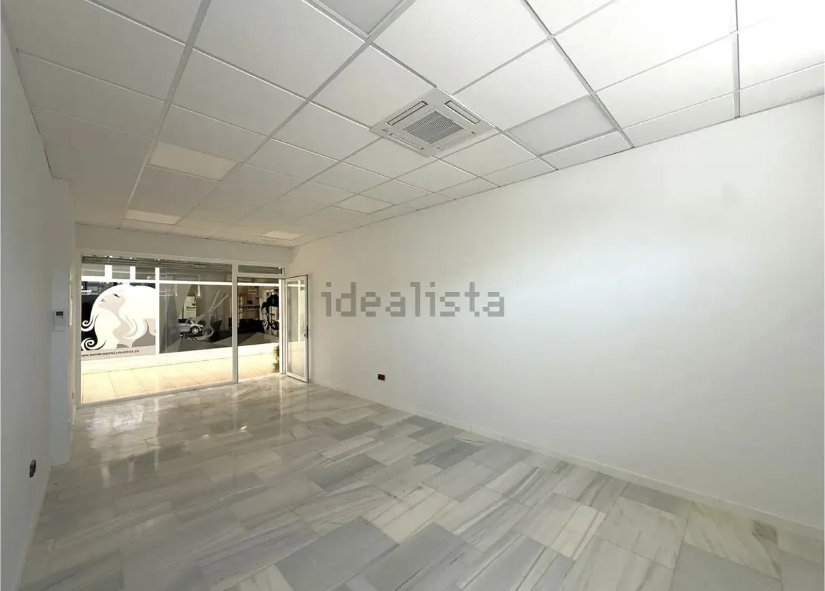 Local comercial reformado en el Centro Comercial La Tortuga - imagen 5