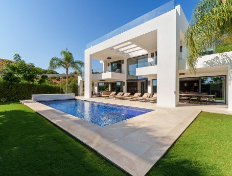 Villa Los Olivos 16 — Haza del Conde, Nueva Andalucía - imagen 3