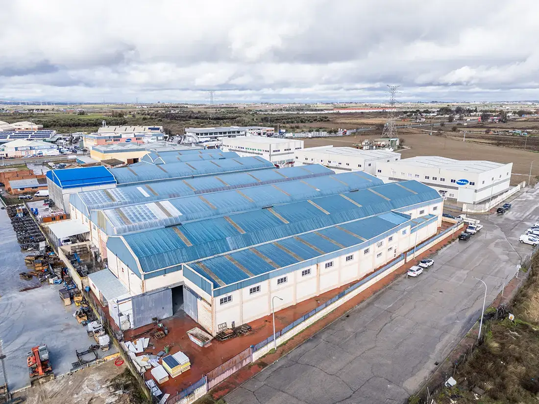 Nave industrial de 2.000 m² + empresa operativa rentable · Griñón · vivienda en venta en Madrid · Yolanda González