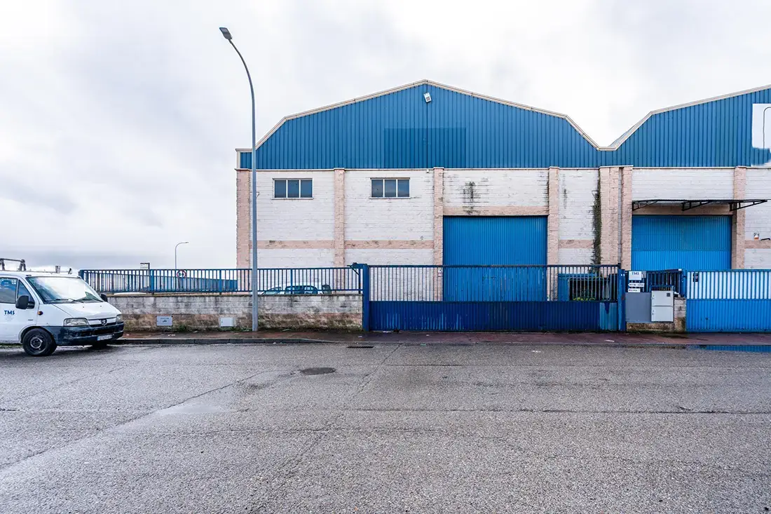 Nave industrial de 2.000 m² + empresa operativa rentable · Griñón - imagen 3