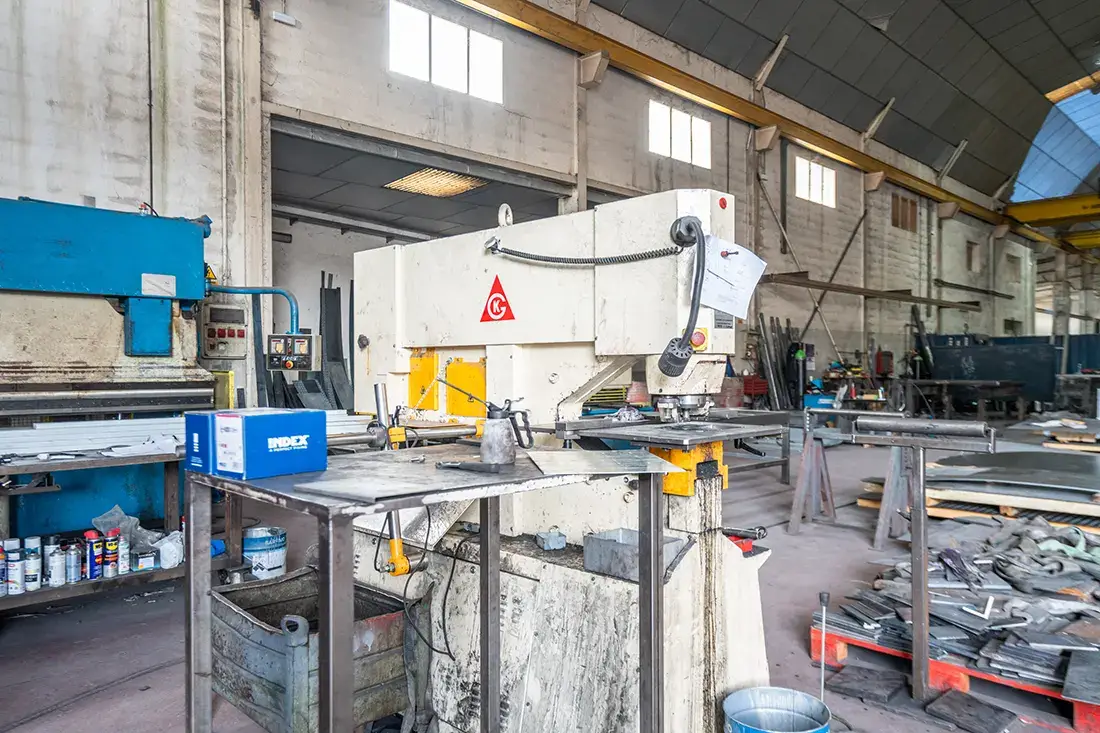 Nave industrial de 2.000 m² + empresa operativa rentable · Griñón - imagen 5