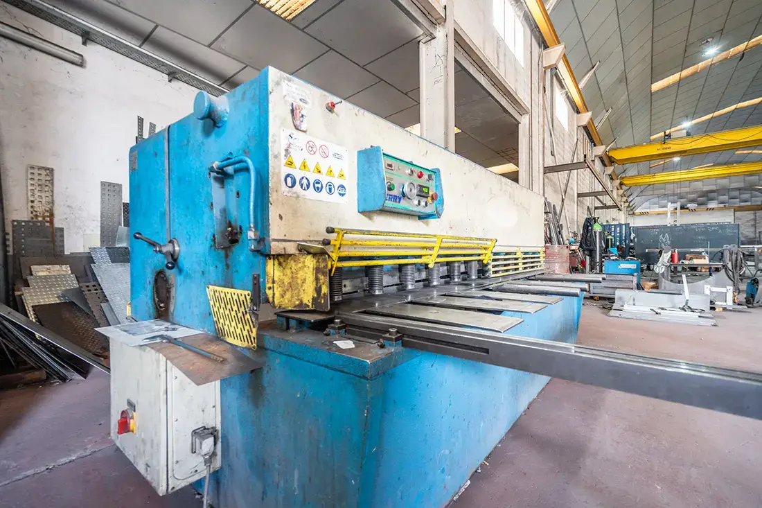 Nave industrial de 2.000 m² + empresa operativa rentable · Griñón - imagen 6