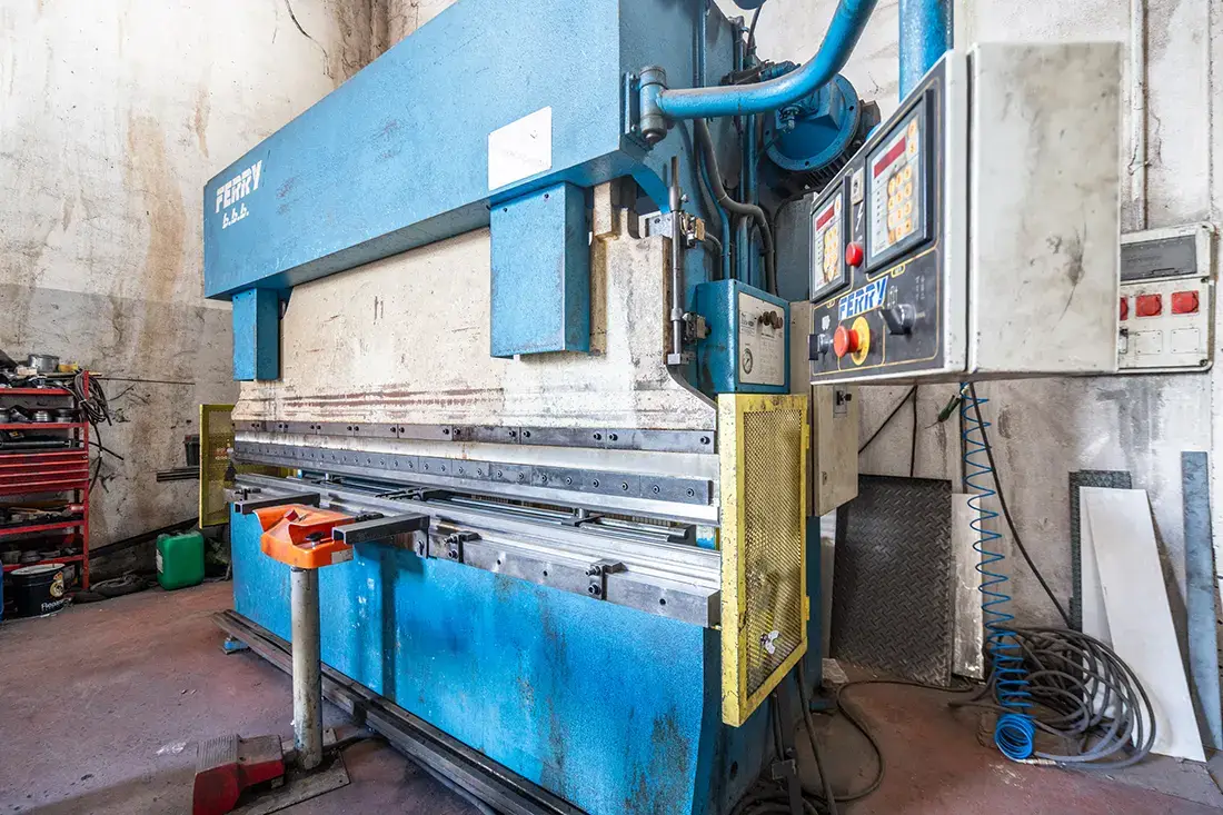 Nave industrial de 2.000 m² + empresa operativa rentable · Griñón - imagen 7