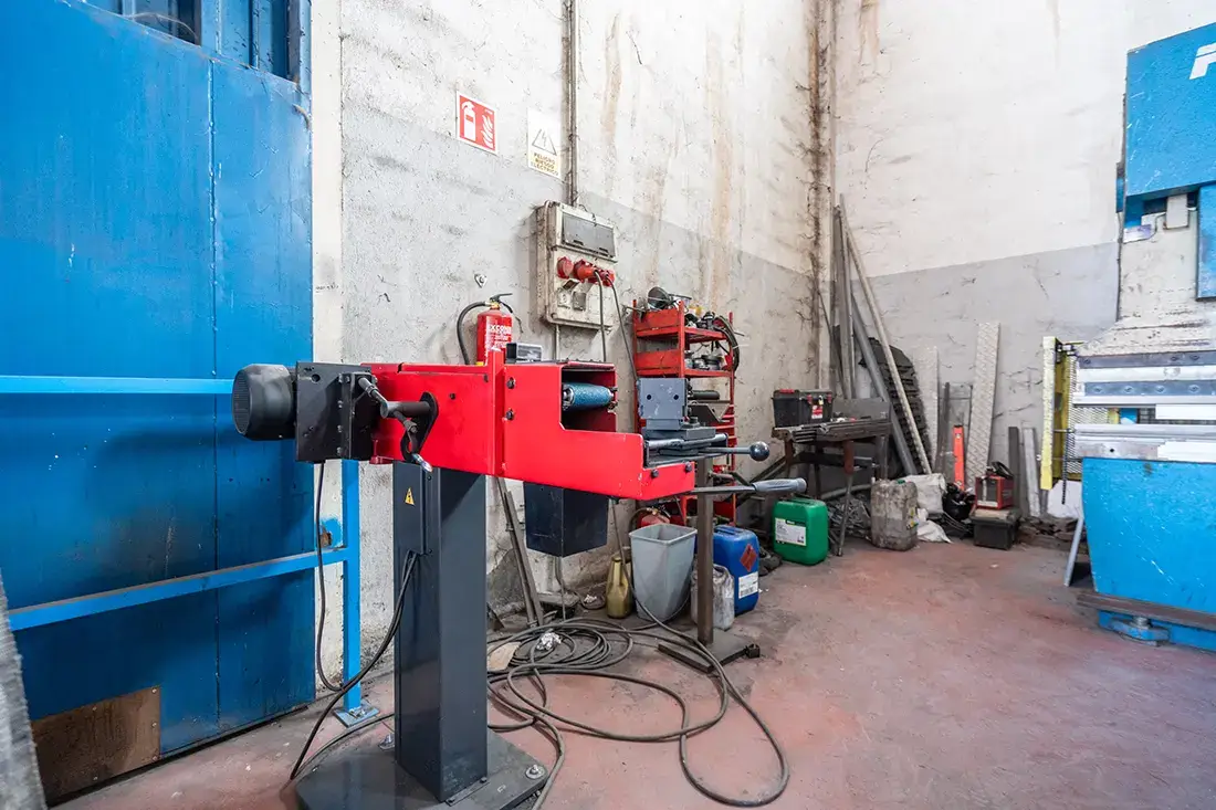 Nave industrial de 2.000 m² + empresa operativa rentable · Griñón - imagen 8