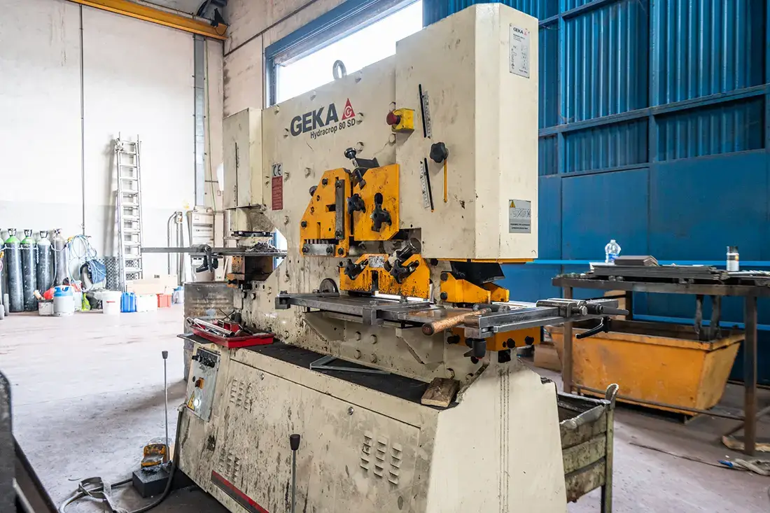 Nave industrial de 2.000 m² + empresa operativa rentable · Griñón - imagen 9