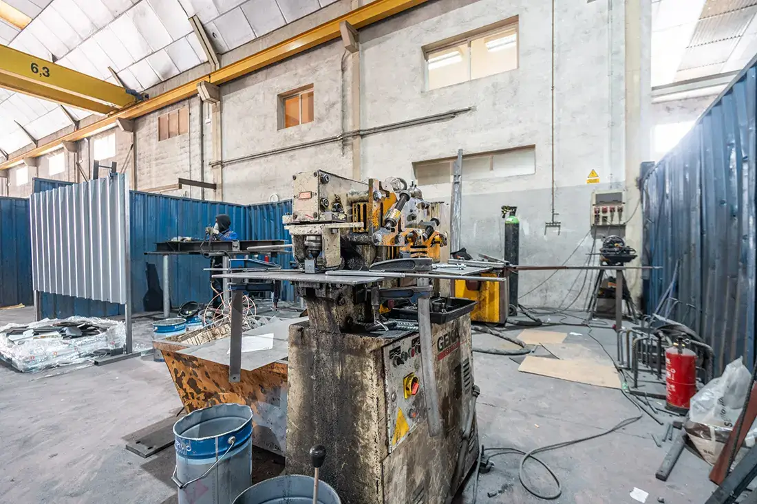Nave industrial de 2.000 m² + empresa operativa rentable · Griñón - imagen 16
