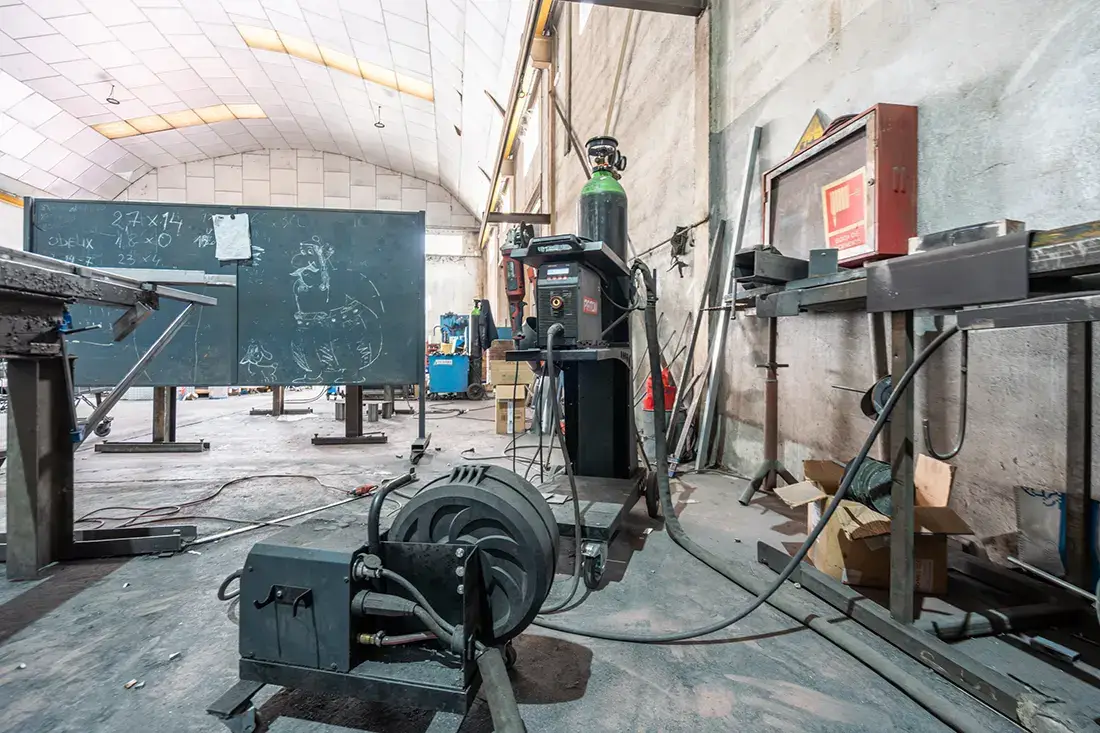 Nave industrial de 2.000 m² + empresa operativa rentable · Griñón - imagen 18