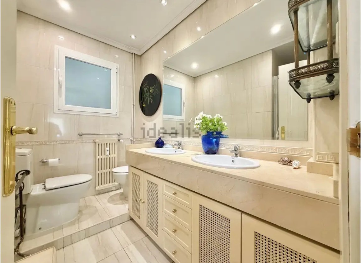 Exclusivo piso de 140 m² muy luminoso en el corazón de Chamberí - imagen 8