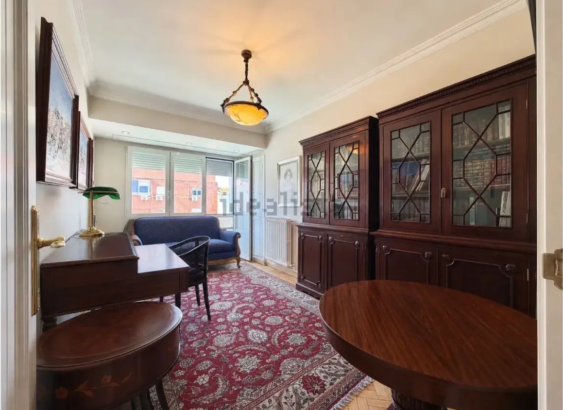 Exclusivo piso de 140 m² muy luminoso en el corazón de Chamberí - imagen 9