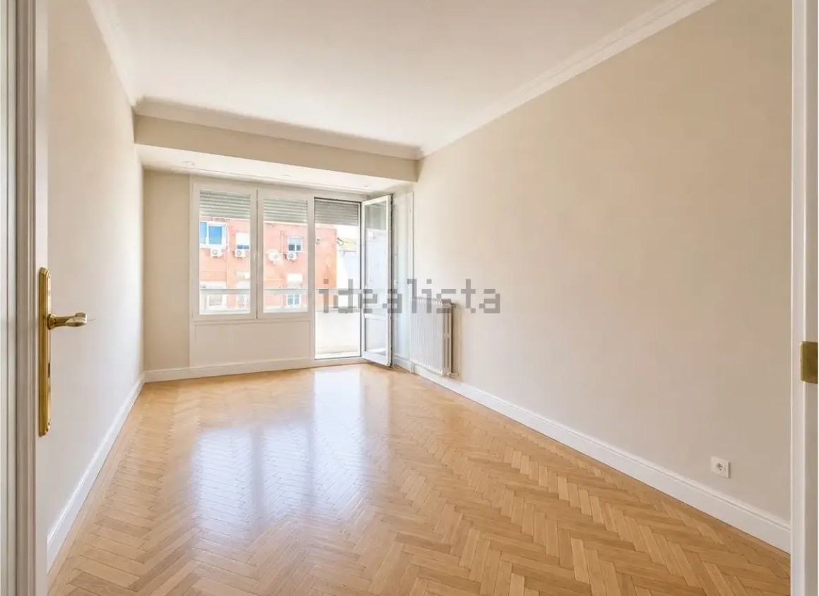 Exclusivo piso de 140 m² muy luminoso en el corazón de Chamberí - imagen 10