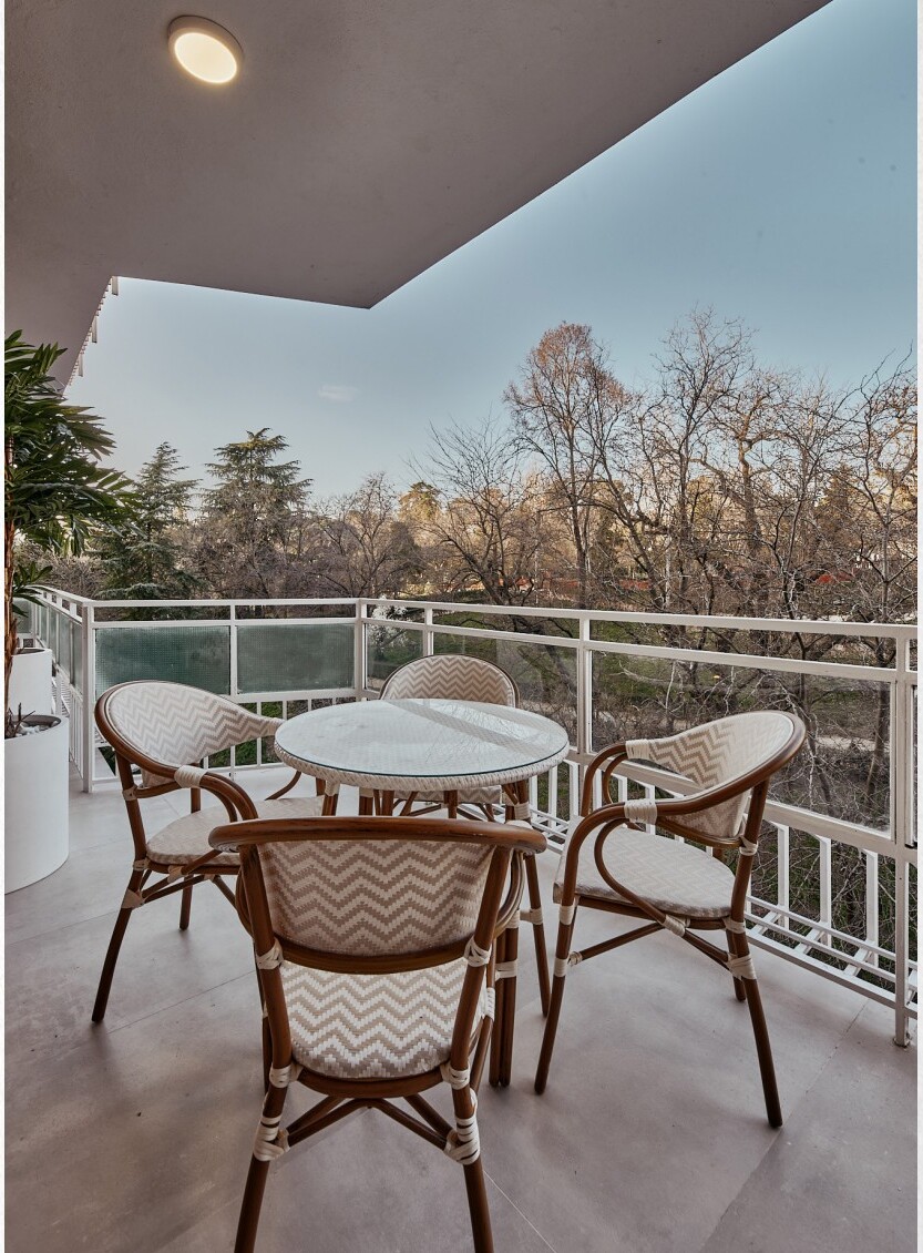 Vivienda en Poeta Esteban Villegas 18 · Jerónimos · vivienda en venta en Madrid · Yolanda González