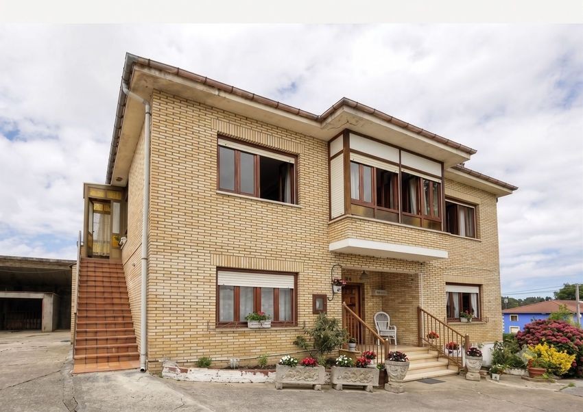 Exclusiva finca urbana de 3.212 m² con dos viviendas, zona industrial y máxima edificabilidad en Cerrazo (Reocín) - imagen 4