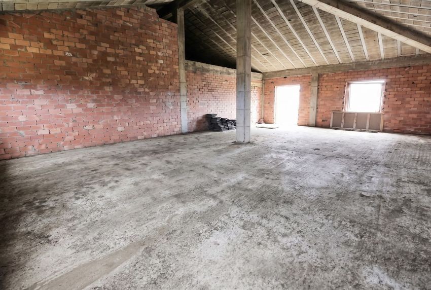 Exclusiva finca urbana de 3.212 m² con dos viviendas, zona industrial y máxima edificabilidad en Cerrazo (Reocín) - imagen 20