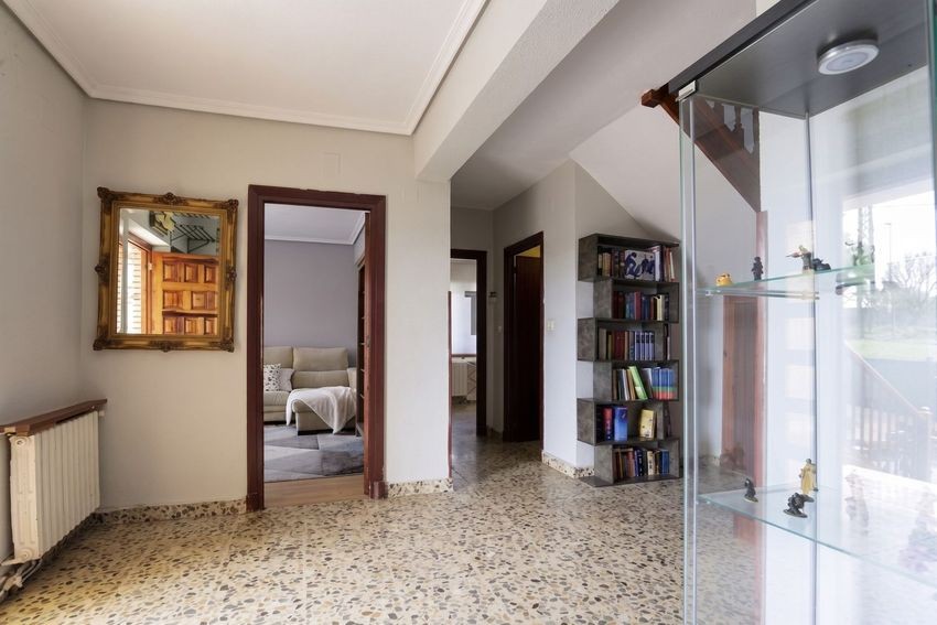 Exclusiva finca urbana de 3.212 m² con dos viviendas, zona industrial y máxima edificabilidad en Cerrazo (Reocín) - imagen 24