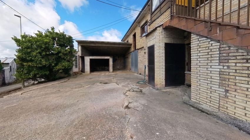 Exclusiva finca urbana de 3.212 m² con dos viviendas, zona industrial y máxima edificabilidad en Cerrazo (Reocín) - imagen 51