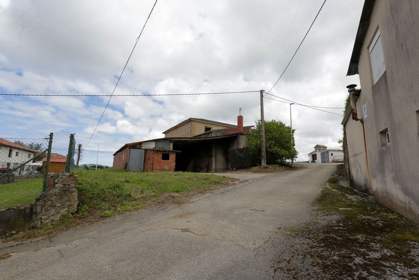 Exclusiva finca urbana de 3.212 m² con dos viviendas, zona industrial y máxima edificabilidad en Cerrazo (Reocín) - imagen 58
