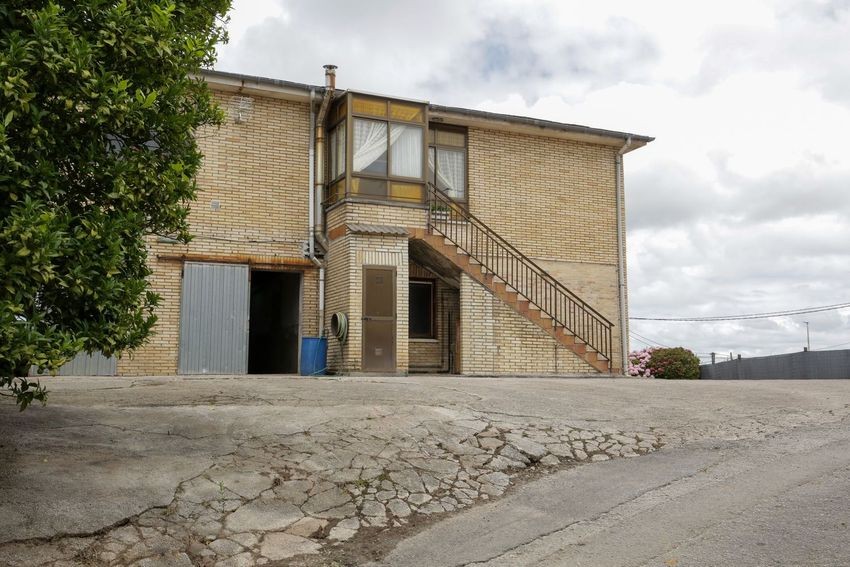 Exclusiva finca urbana de 3.212 m² con dos viviendas, zona industrial y máxima edificabilidad en Cerrazo (Reocín) - imagen 59