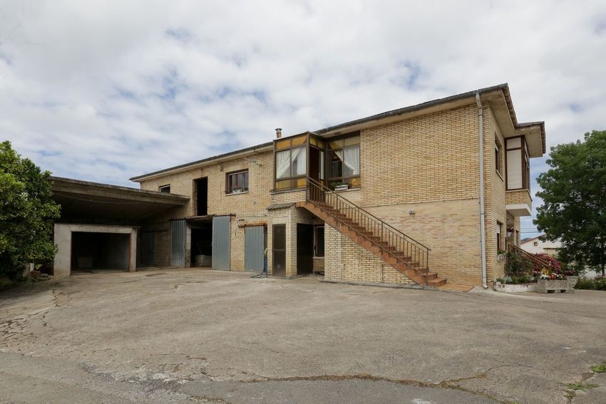 Exclusiva finca urbana de 3.212 m² con dos viviendas, zona industrial y máxima edificabilidad en Cerrazo (Reocín) - imagen 61