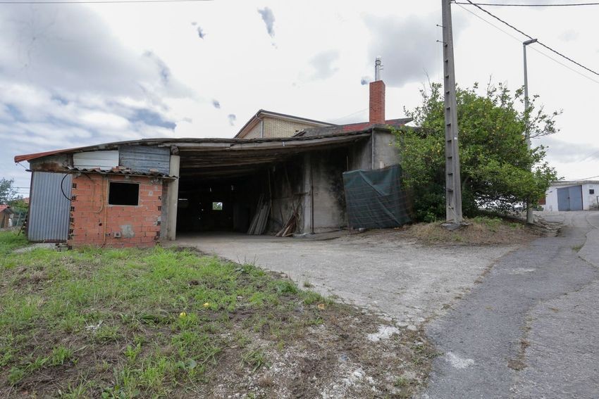 Exclusiva finca urbana de 3.212 m² con dos viviendas, zona industrial y máxima edificabilidad en Cerrazo (Reocín) - imagen 62