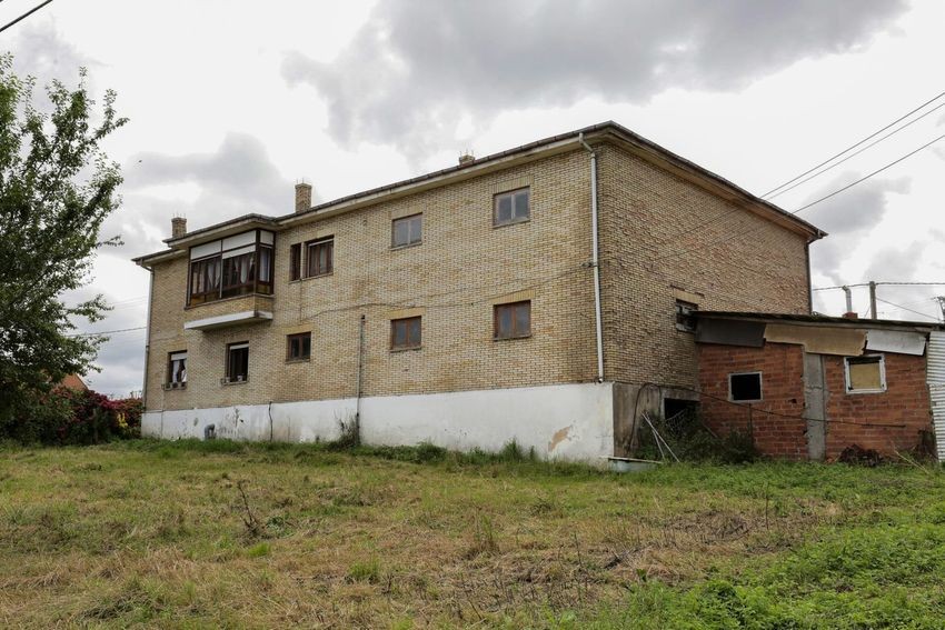 Exclusiva finca urbana de 3.212 m² con dos viviendas, zona industrial y máxima edificabilidad en Cerrazo (Reocín) - imagen 64