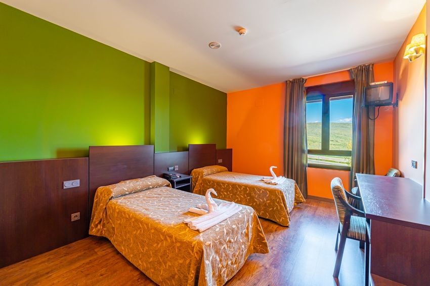 Gran hotel en pleno funcionamiento en la autovía A1, Somosierra: más de 3.000 m² construidos en 10.000 m² de terreno - imagen 16