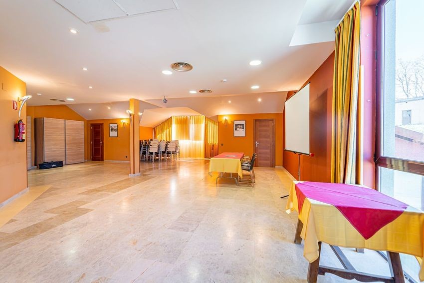 Gran hotel en pleno funcionamiento en la autovía A1, Somosierra: más de 3.000 m² construidos en 10.000 m² de terreno - imagen 26