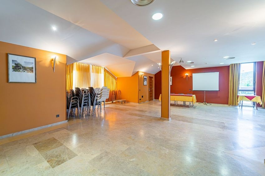 Gran hotel en pleno funcionamiento en la autovía A1, Somosierra: más de 3.000 m² construidos en 10.000 m² de terreno - imagen 27