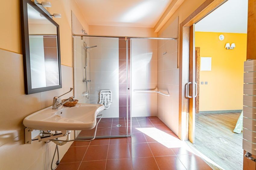 Gran hotel en pleno funcionamiento en la autovía A1, Somosierra: más de 3.000 m² construidos en 10.000 m² de terreno - imagen 29