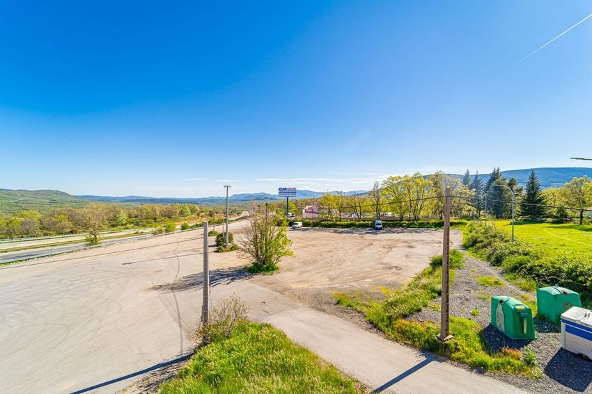 Gran hotel en pleno funcionamiento en la autovía A1, Somosierra: más de 3.000 m² construidos en 10.000 m² de terreno - imagen 34