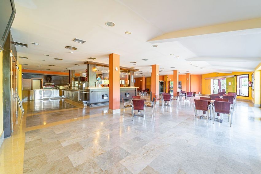 Gran hotel en pleno funcionamiento en la autovía A1, Somosierra: más de 3.000 m² construidos en 10.000 m² de terreno - imagen 37