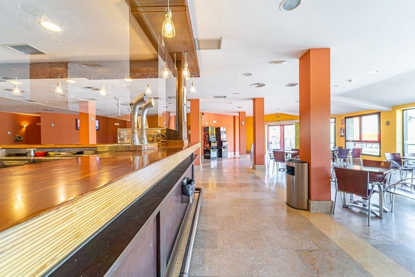 Gran hotel en pleno funcionamiento en la autovía A1, Somosierra: más de 3.000 m² construidos en 10.000 m² de terreno - imagen 38