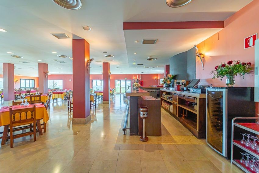 Gran hotel en pleno funcionamiento en la autovía A1, Somosierra: más de 3.000 m² construidos en 10.000 m² de terreno - imagen 44