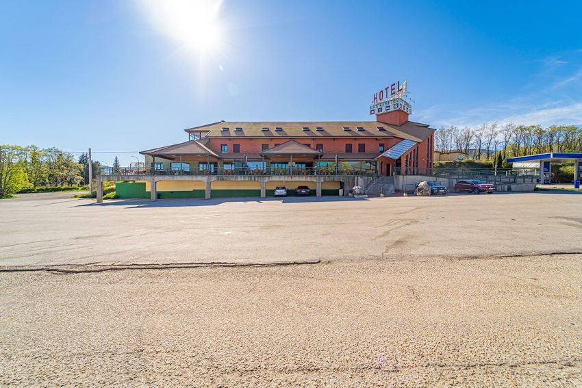 Gran hotel en pleno funcionamiento en la autovía A1, Somosierra: más de 3.000 m² construidos en 10.000 m² de terreno - imagen 60