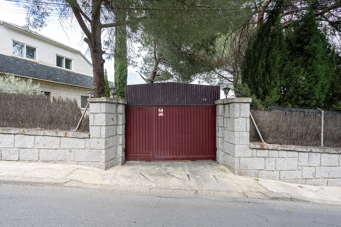 Parcela urbana de 600 m² con piscina y pozo · Las Matas-Peñascales, Las Rozas - imagen 2