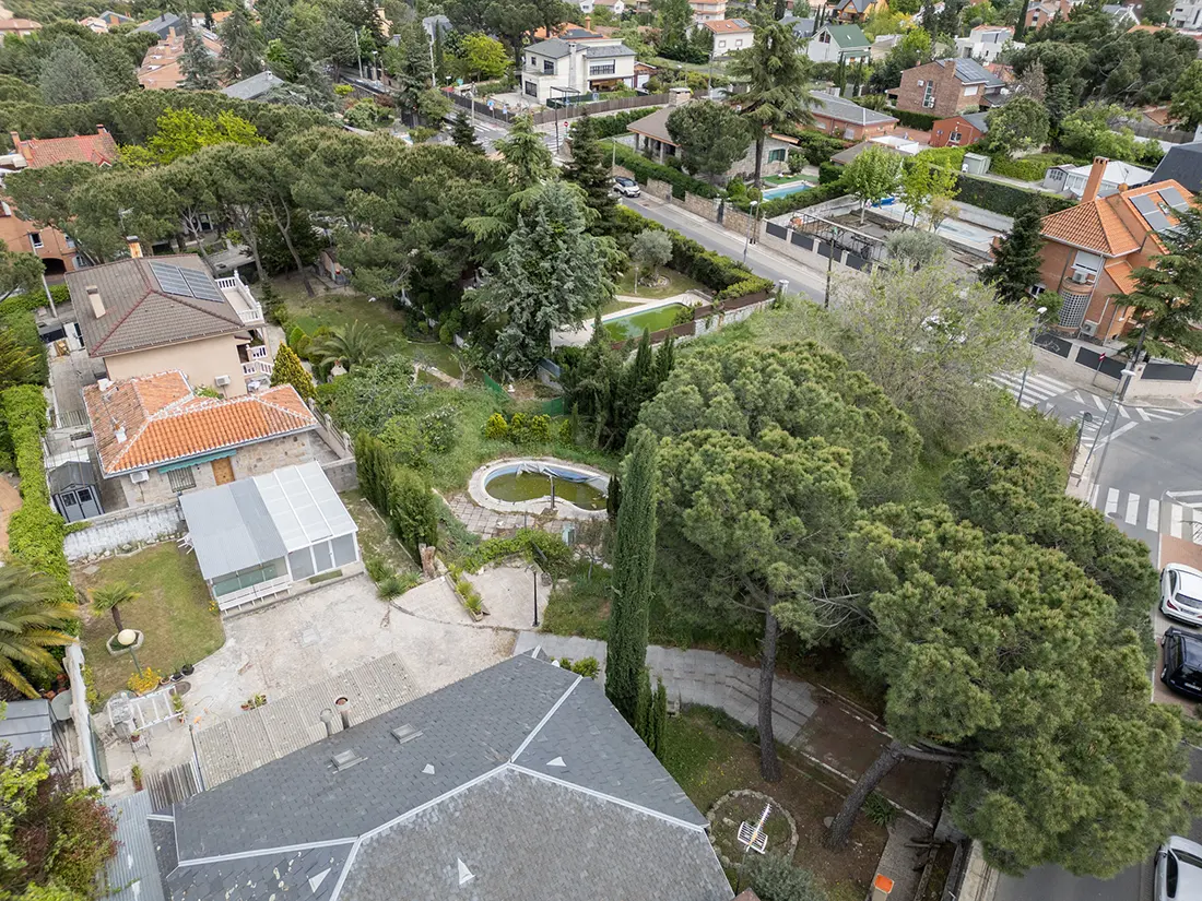Parcela urbana de 600 m² con piscina y pozo · Las Matas-Peñascales, Las Rozas - imagen 9
