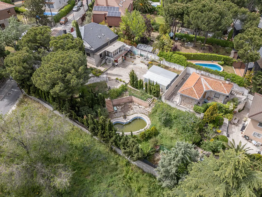 Parcela urbana de 600 m² con piscina y pozo · Las Matas-Peñascales, Las Rozas - imagen 10