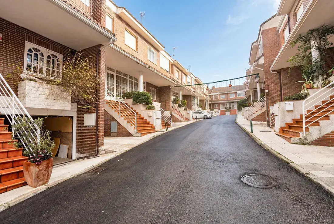 Chalet adosado en venta en Las Rozas - imagen 2