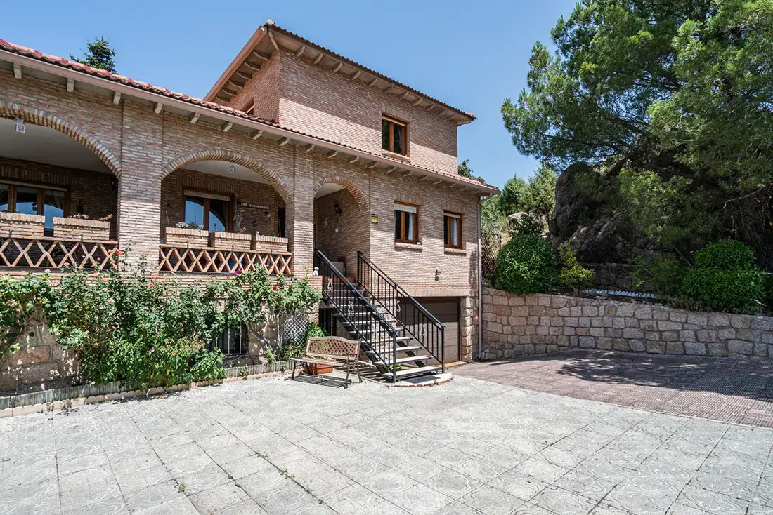 Chalet con parcela y vistas en venta en Manzanares El Real - imagen 3