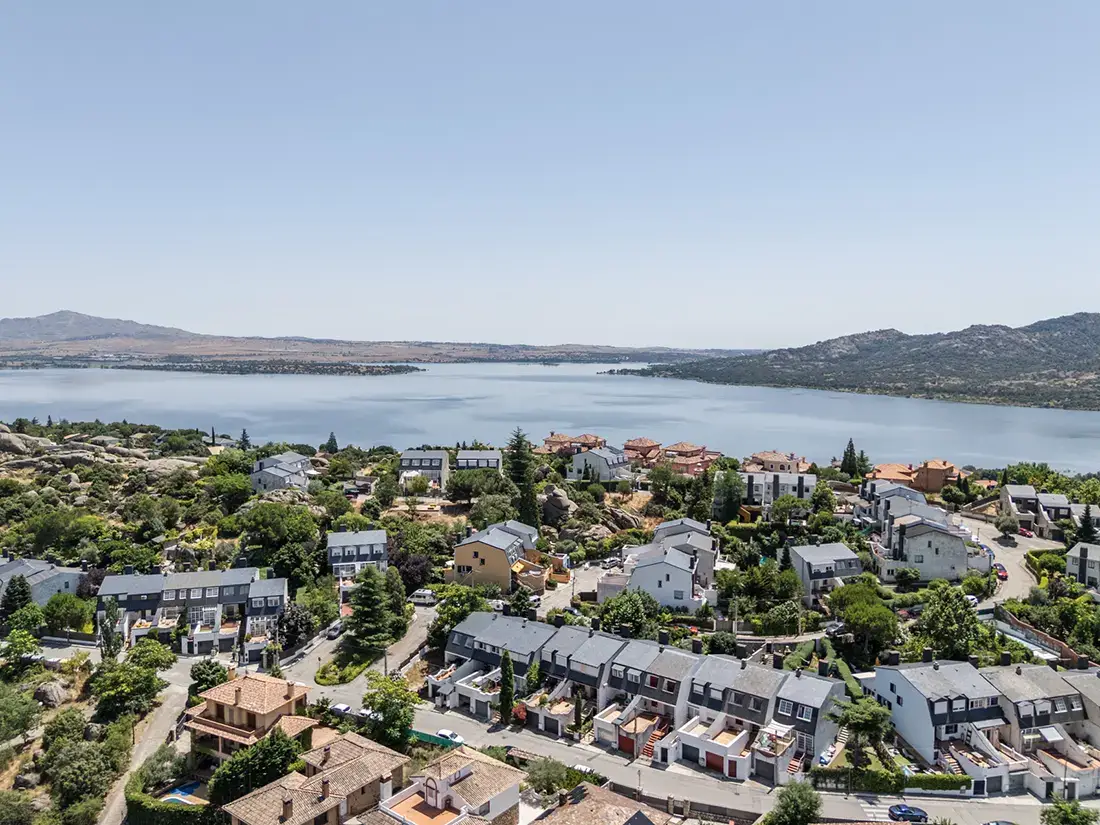 Chalet con parcela y vistas en venta en Manzanares El Real - imagen 8