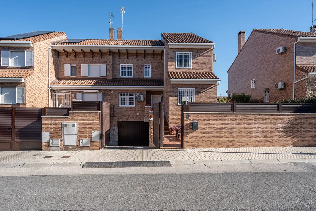 Chalet pareado en venta en Villanueva de la Cañada, Madrid - imagen 2