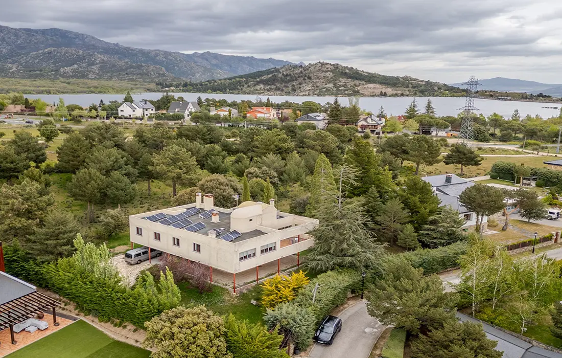 Casa Savoye: Una Residencia Única en Reajo del Roble, Navacerrada - imagen 4