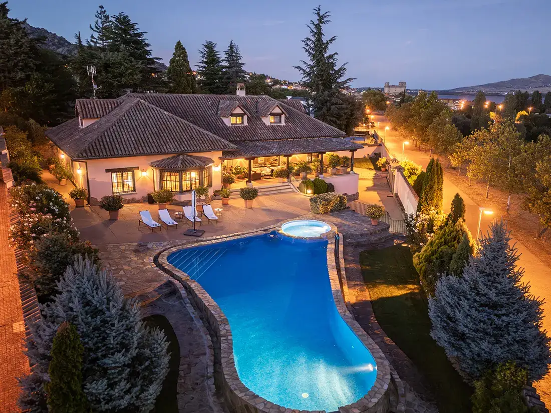 Chalet de lujo en el Embalse de Santillana · vivienda en venta en Madrid · Yolanda González