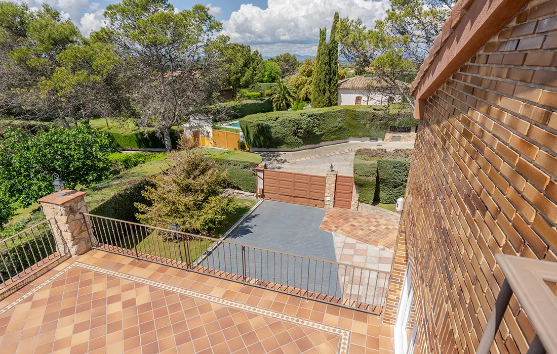 Chalet Independiente de Lujo en Venta en El Bosque, Madrid - imagen 35