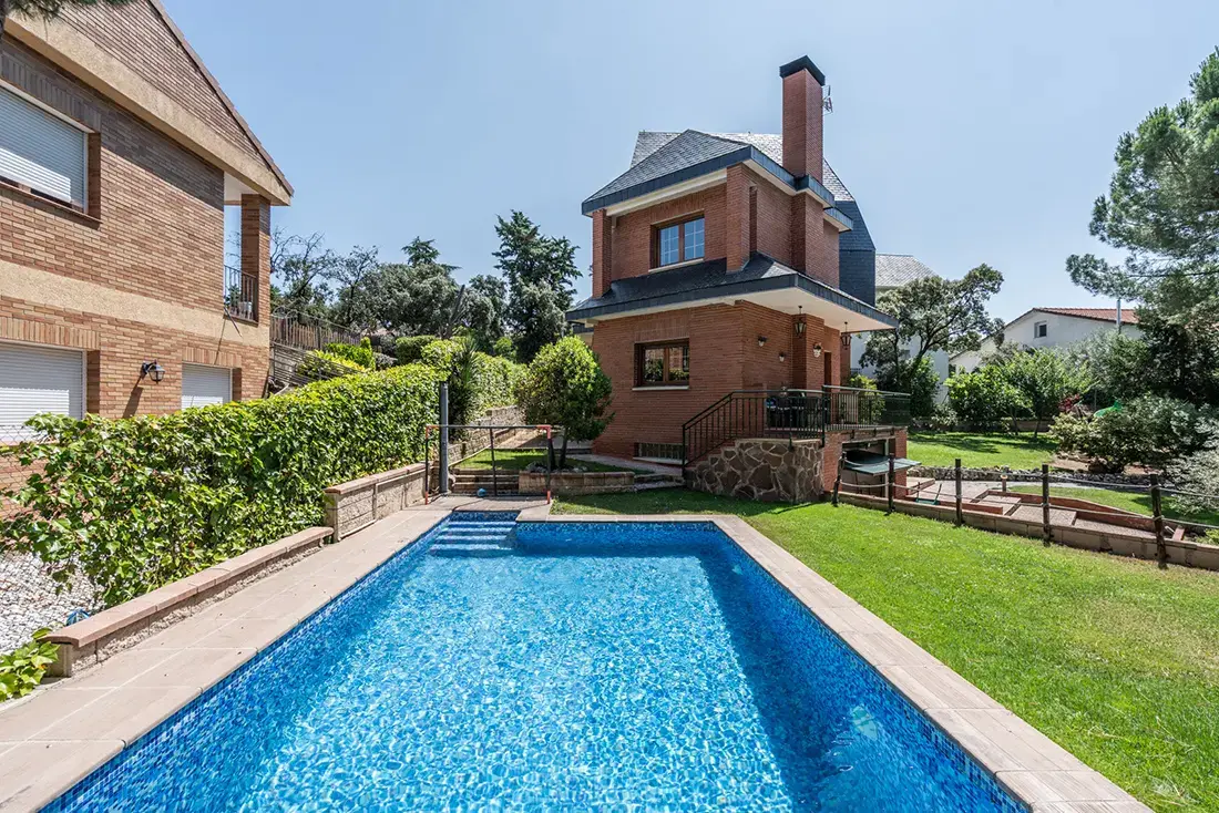Chalet independiente en Torrelodones con piscina y 2 parcelas segregadas · vivienda en venta en Madrid · Yolanda González
