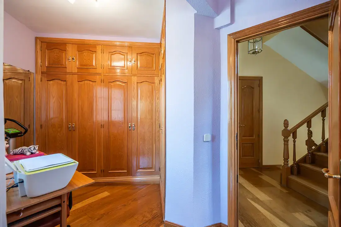 Chalet independiente en Torrelodones con piscina y 2 parcelas segregadas - imagen 13