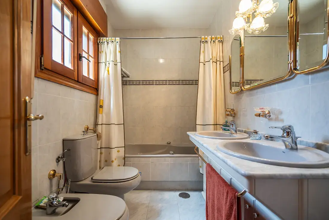 Chalet independiente en Torrelodones con piscina y 2 parcelas segregadas - imagen 14