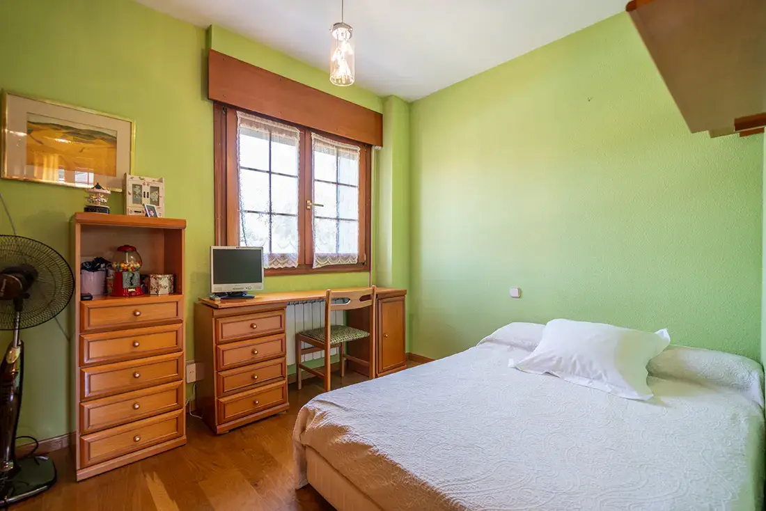 Chalet independiente en Torrelodones con piscina y 2 parcelas segregadas - imagen 15