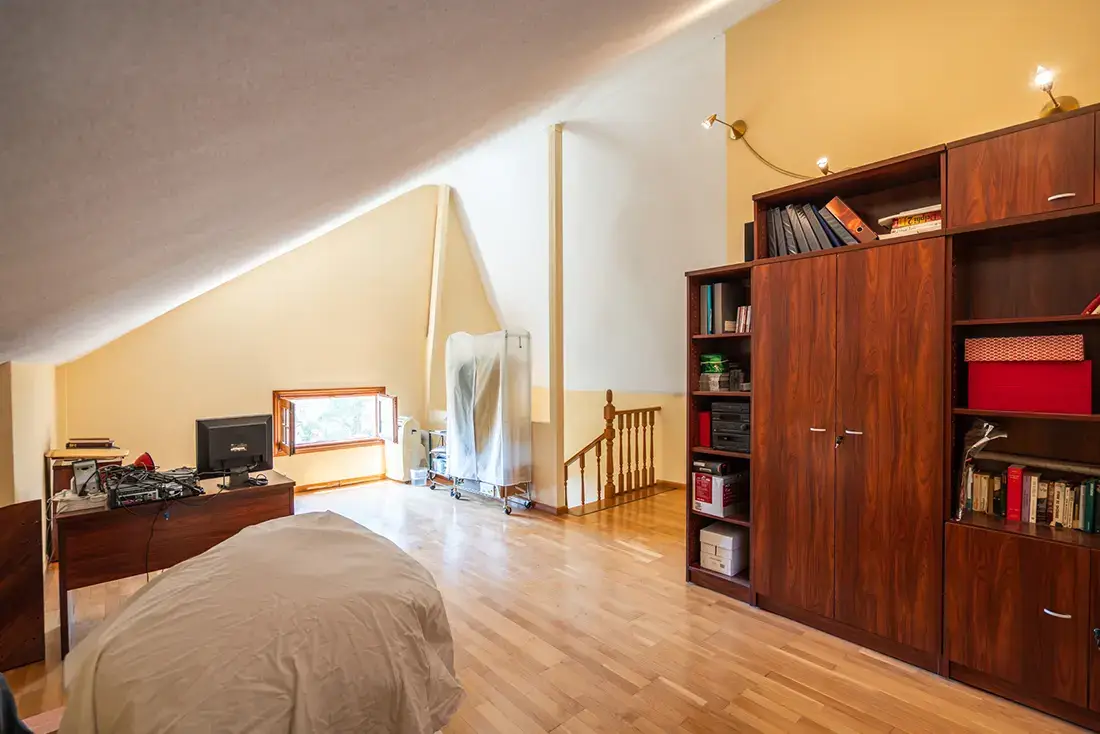 Chalet independiente en Torrelodones con piscina y 2 parcelas segregadas - imagen 19