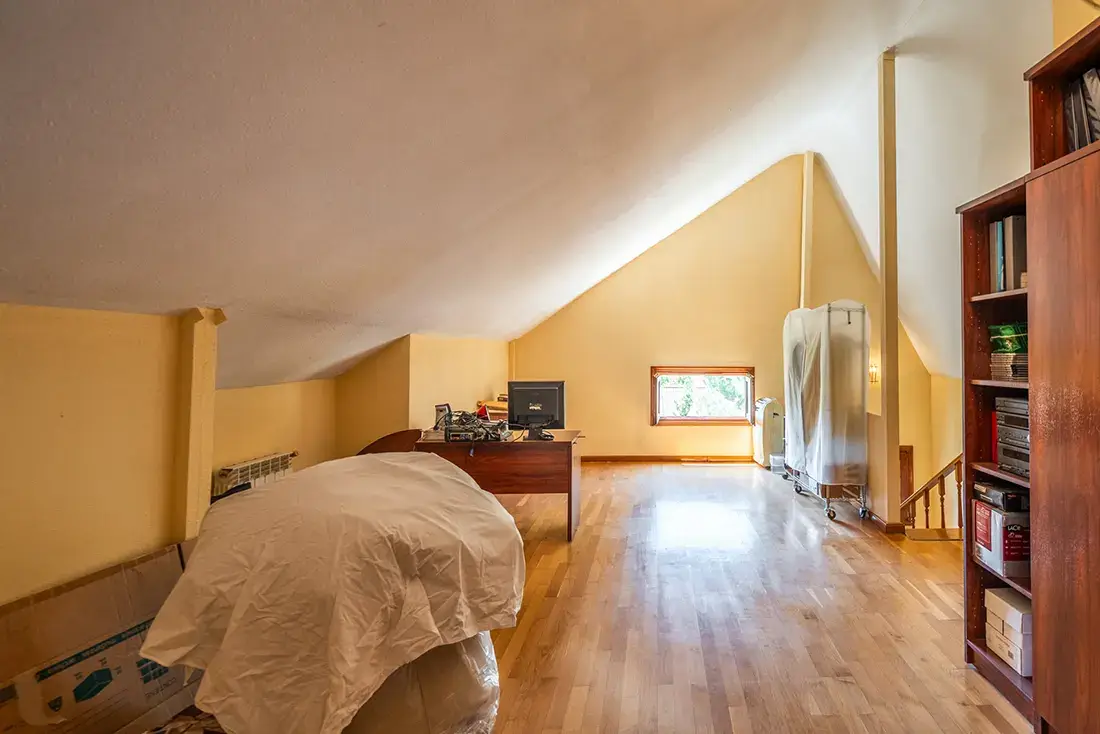 Chalet independiente en Torrelodones con piscina y 2 parcelas segregadas - imagen 20